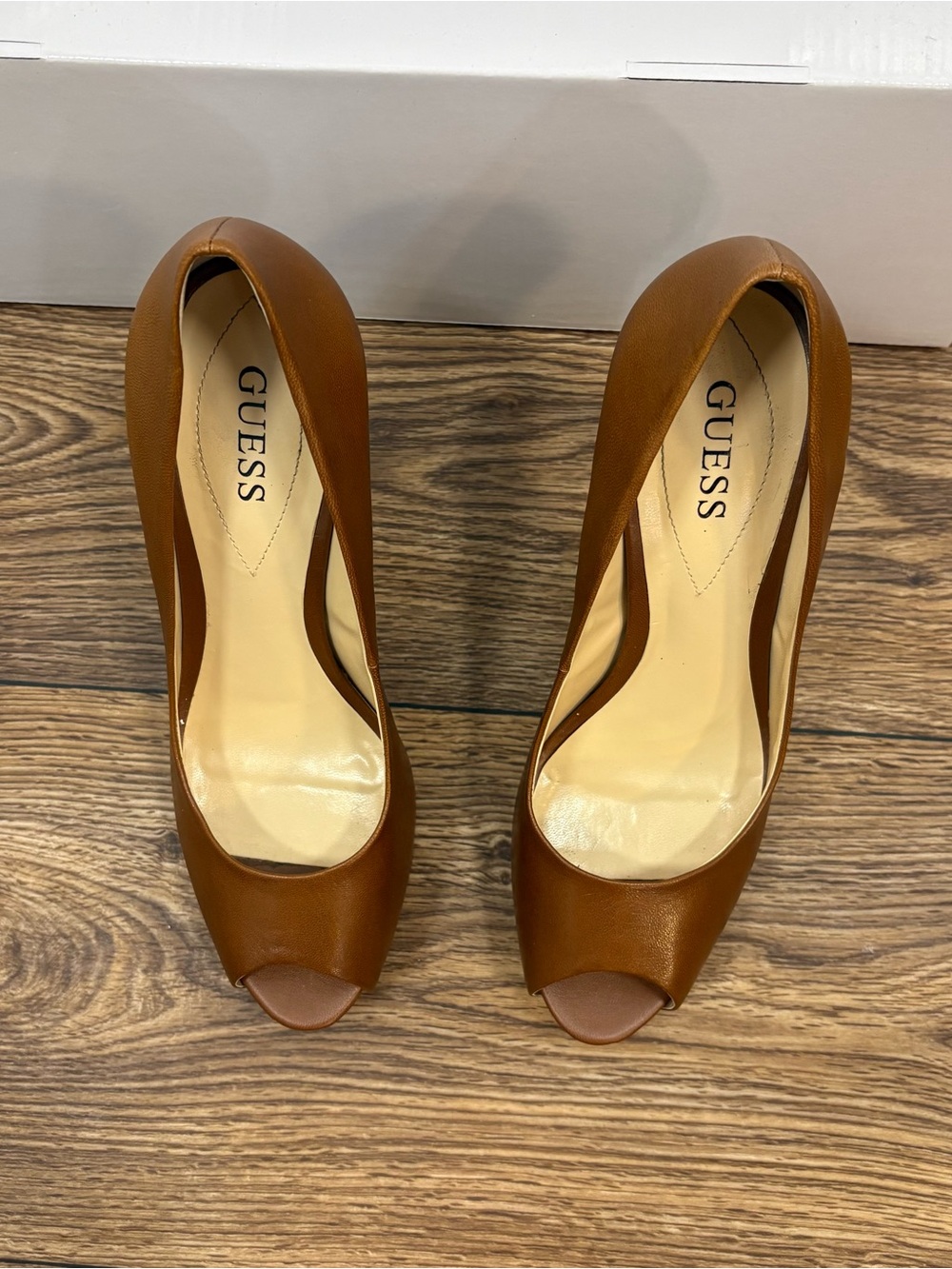 GUESS Cognac Leather Peep Toe Platform Pumps Heels Size 9 - Picture 11 of 11